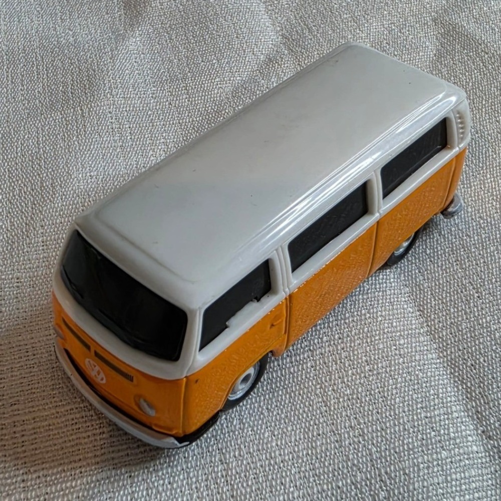 Maisto Volkswagen Type 2 Bus Diecast Model Orange White VW Transporter Van